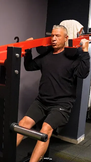 MOOİ FIT resmi antrenman videosundan bir kare